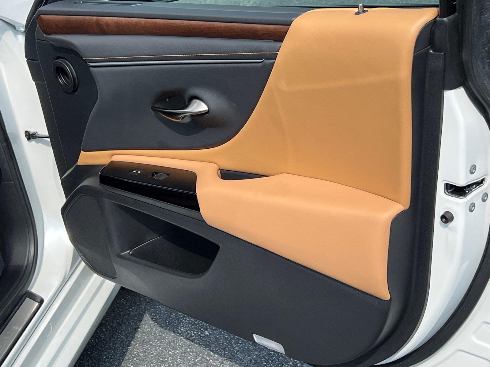 Used 2025 Lexus ES Sedan