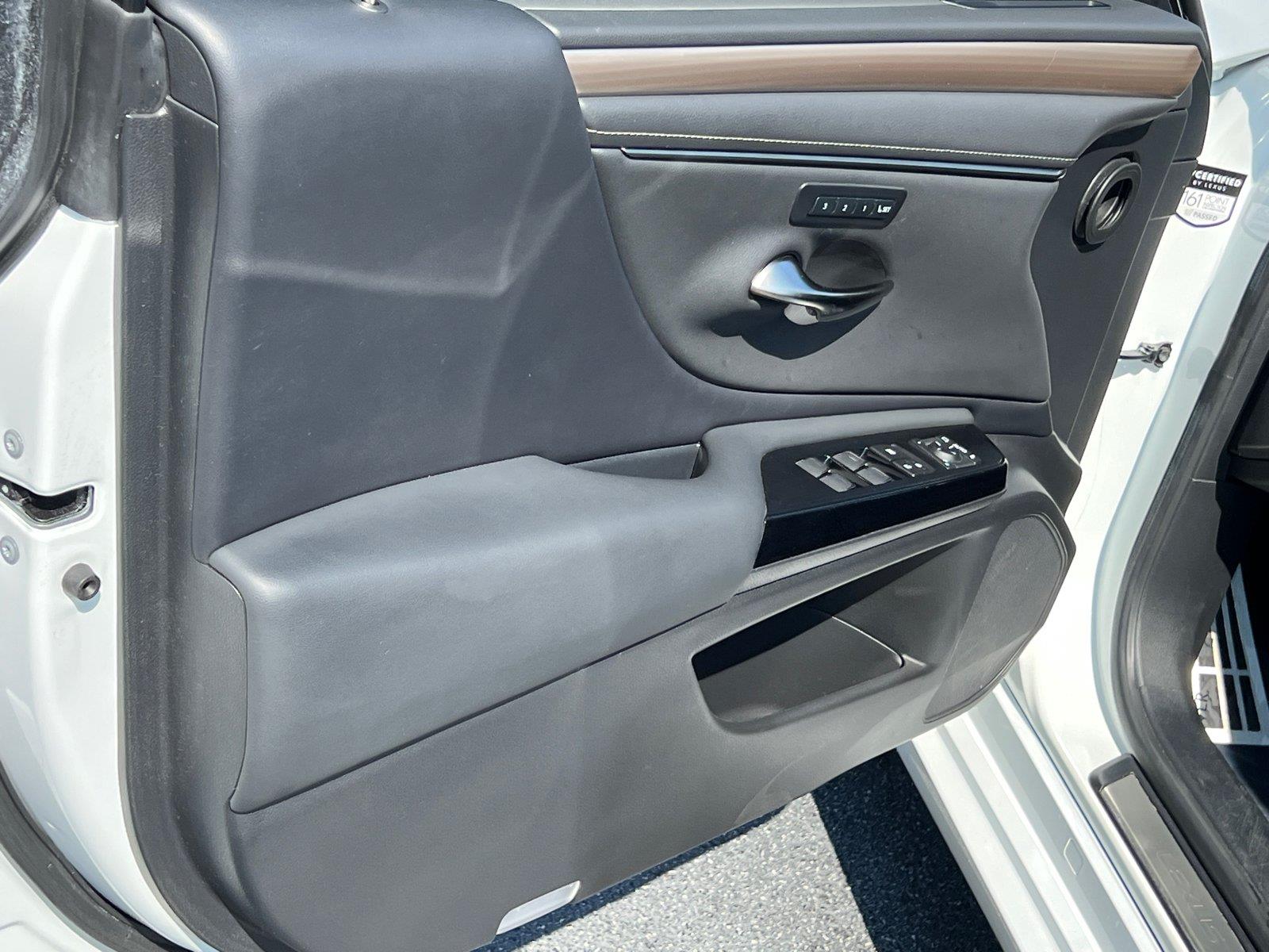 Used 2022 Lexus ES Sedan