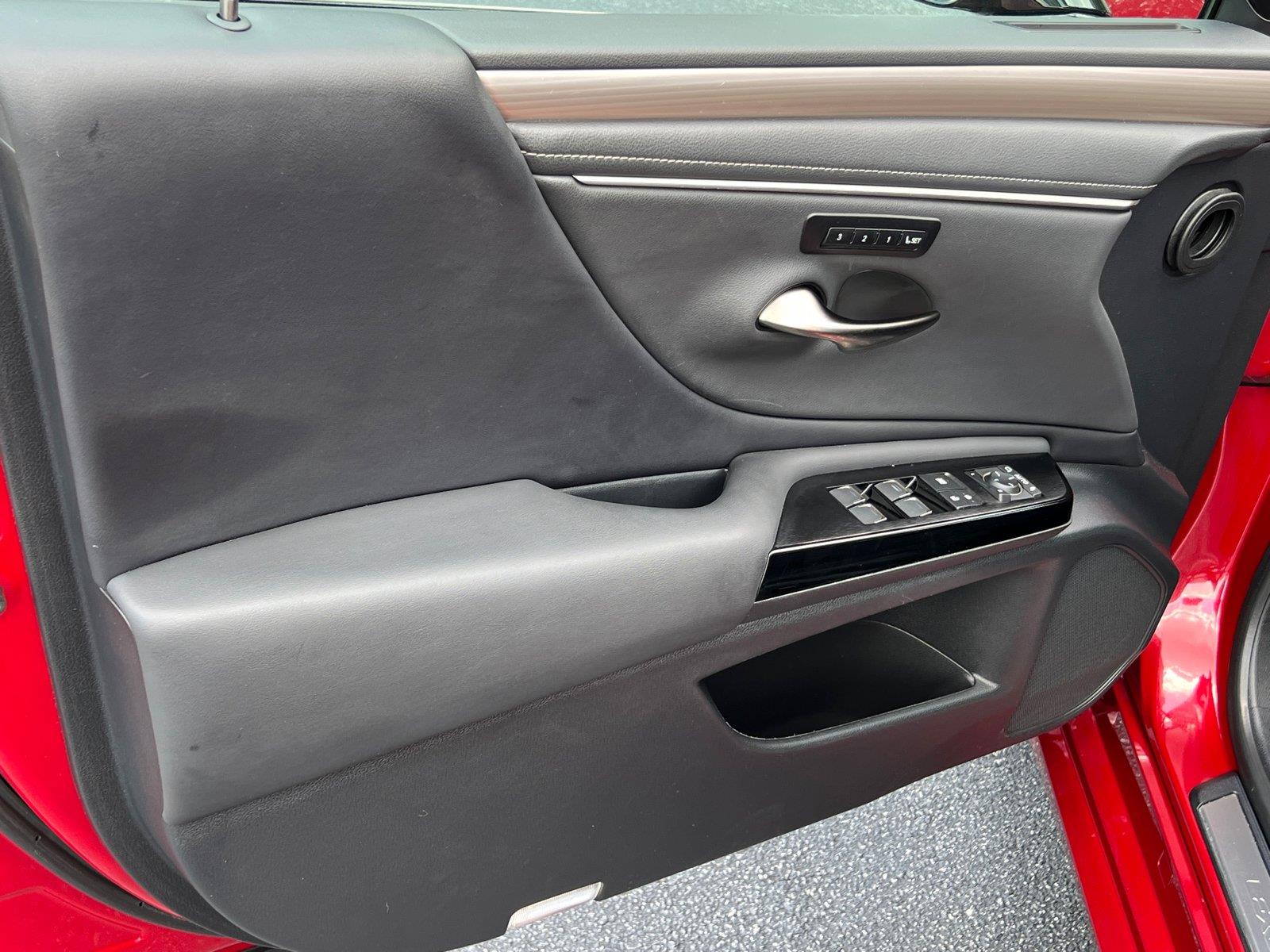 Used 2024 Lexus ES Sedan