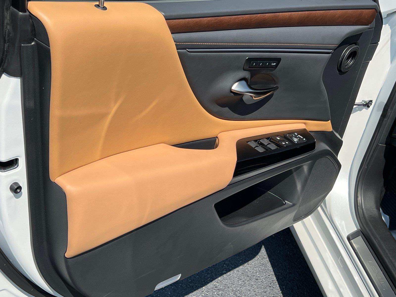Used 2025 Lexus ES Sedan
