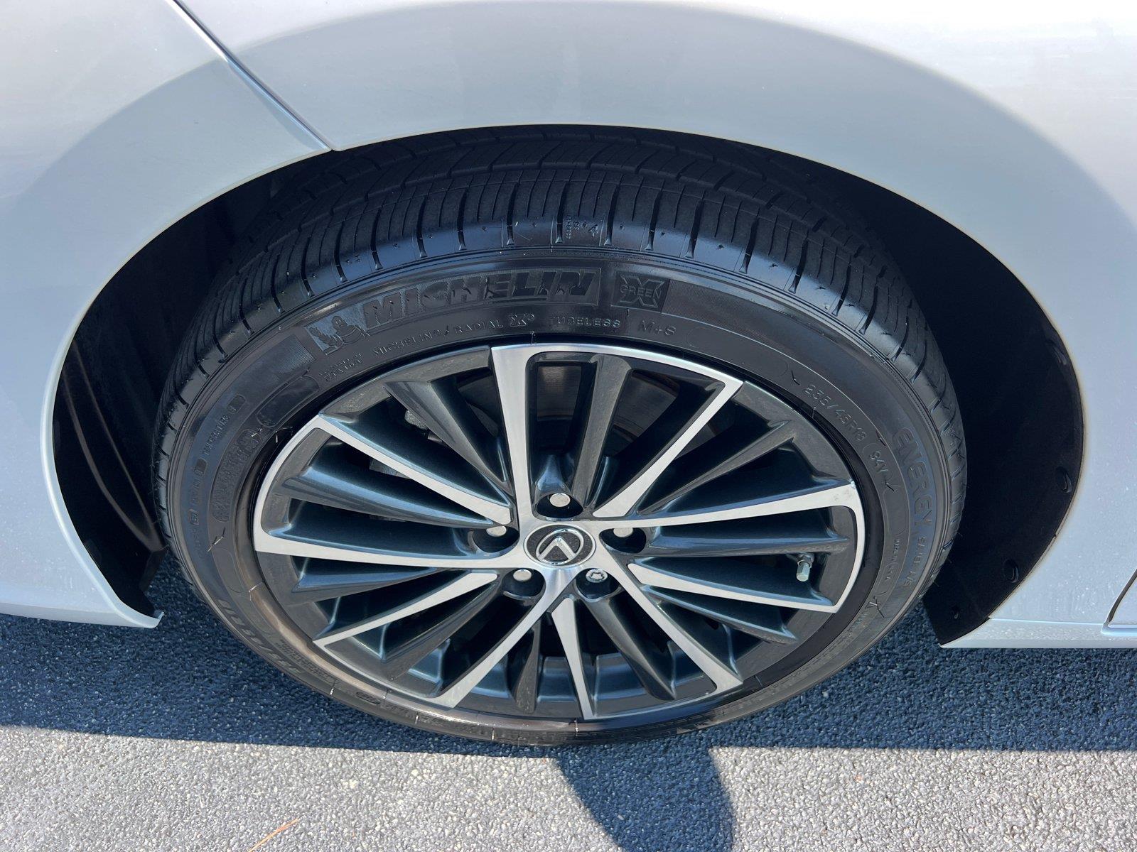Used 2025 Lexus ES Sedan
