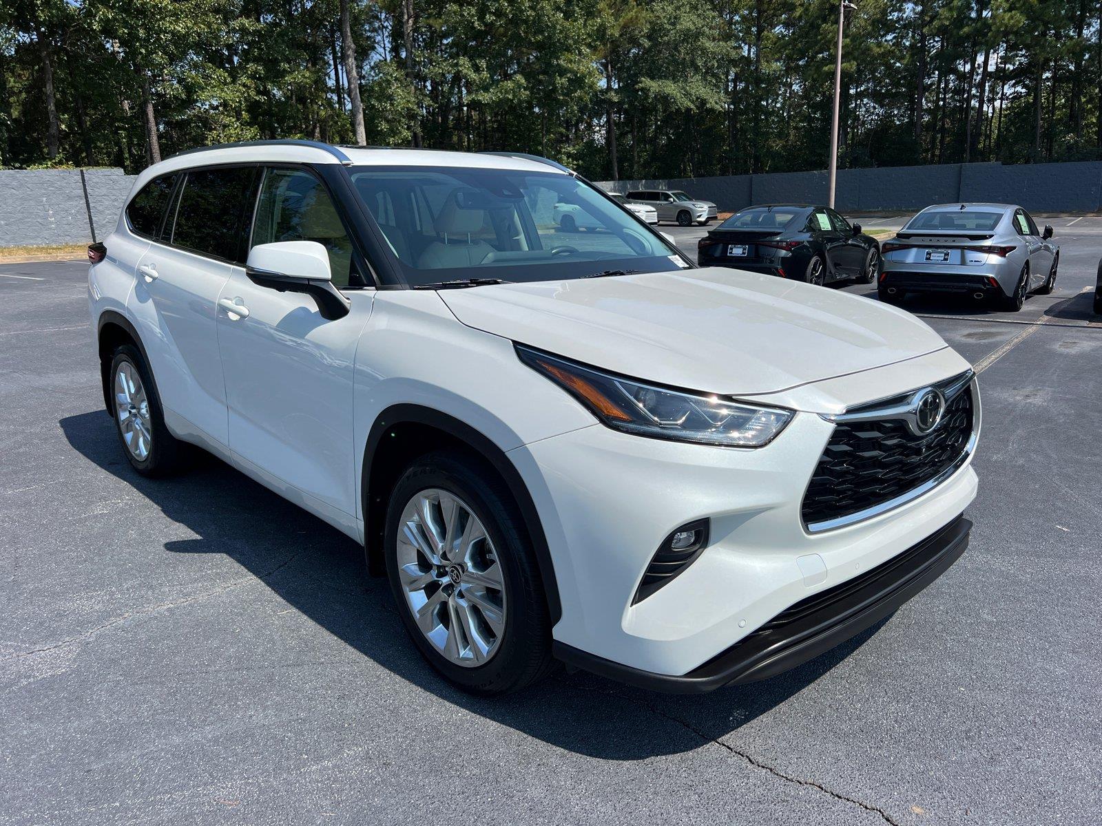 Used 2023 Toyota Highlander SUV