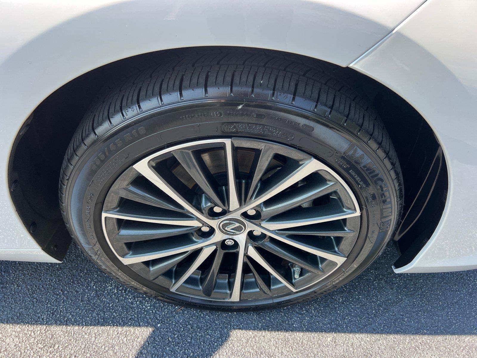 Used 2025 Lexus ES Sedan