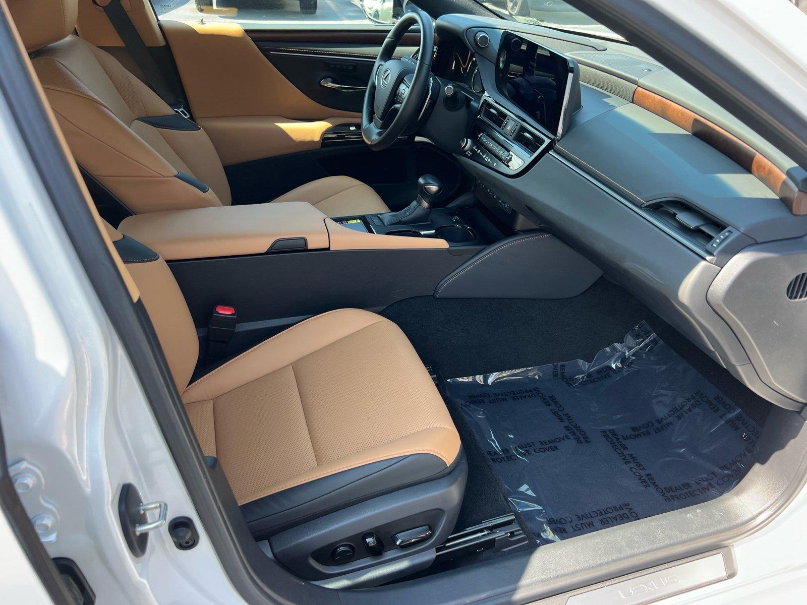Used 2025 Lexus ES Sedan