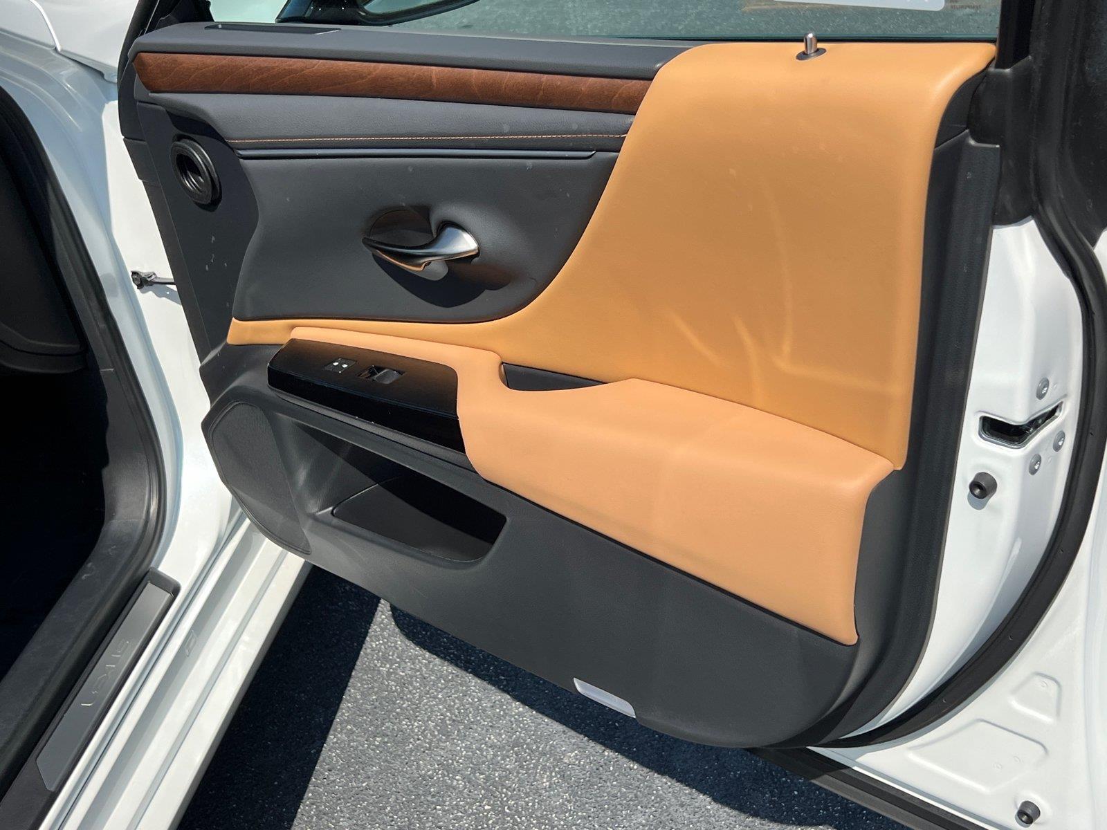 Used 2025 Lexus ES Sedan