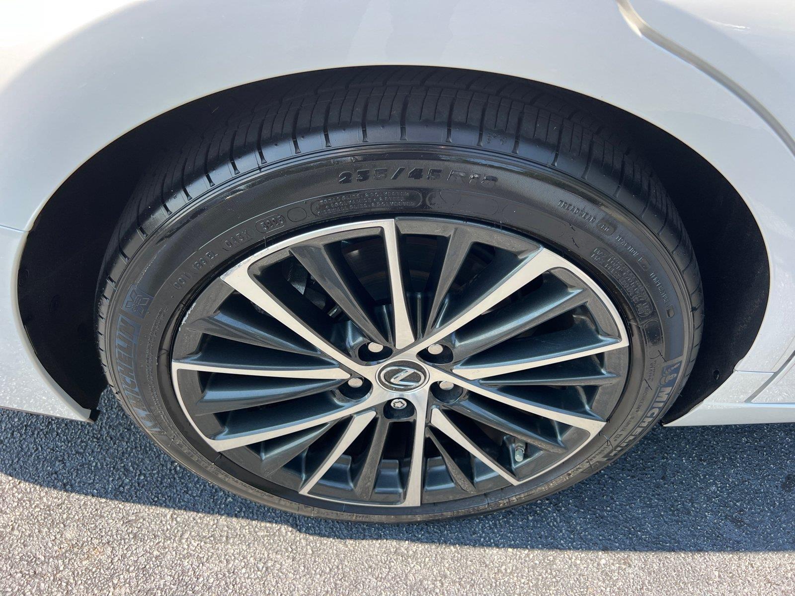 Used 2025 Lexus ES Sedan