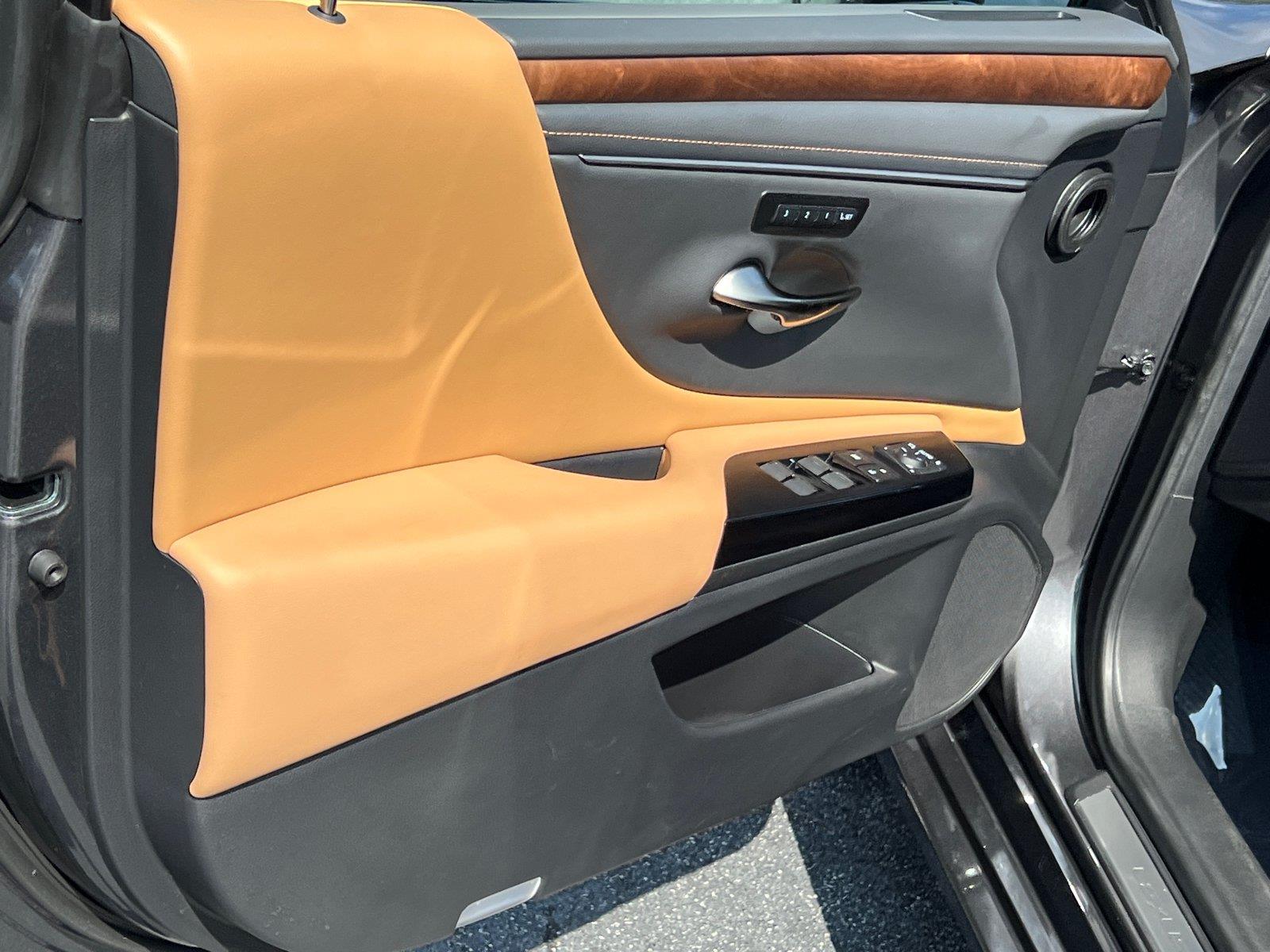 Used 2025 Lexus ES Sedan