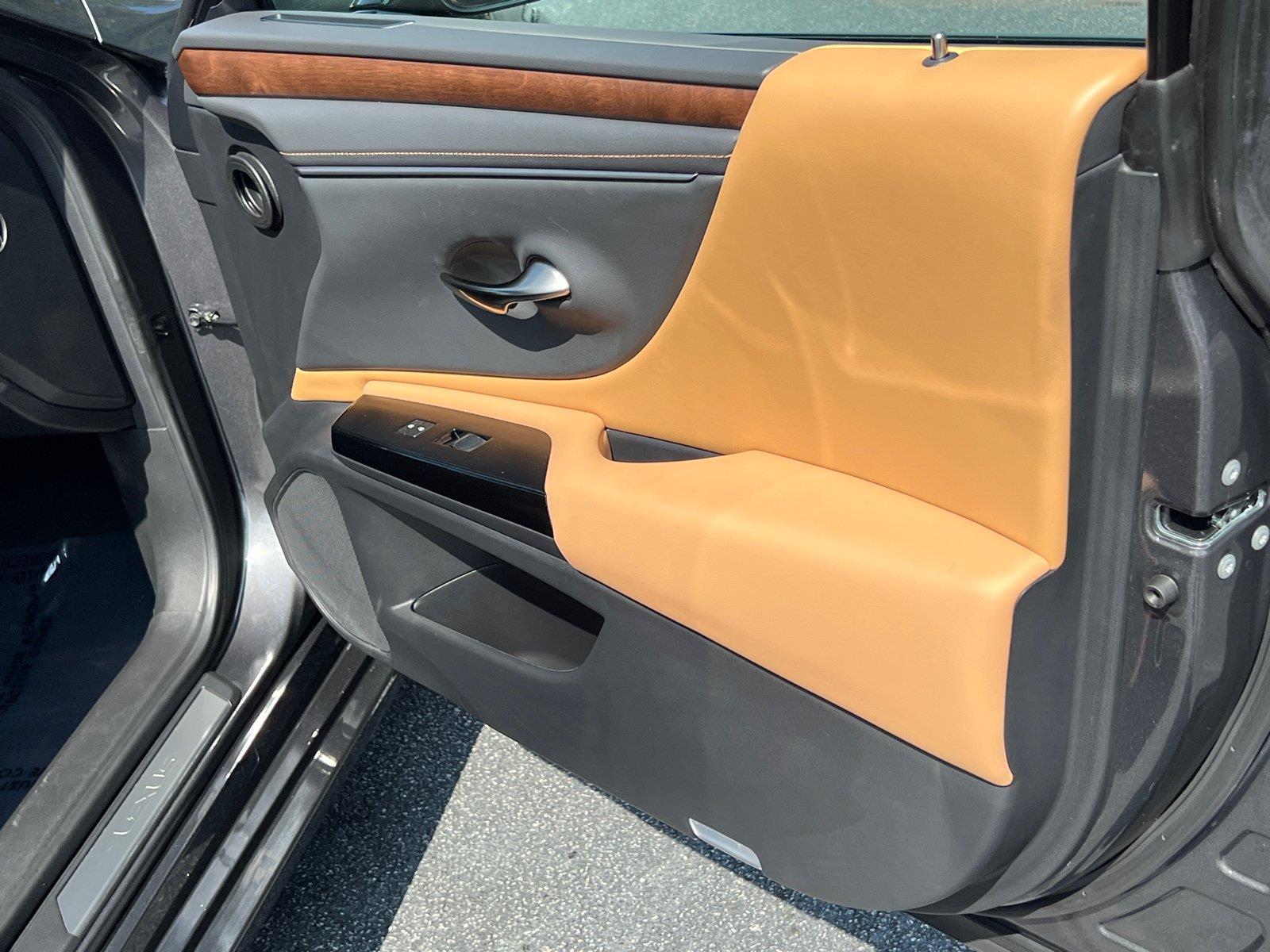 Used 2025 Lexus ES Sedan