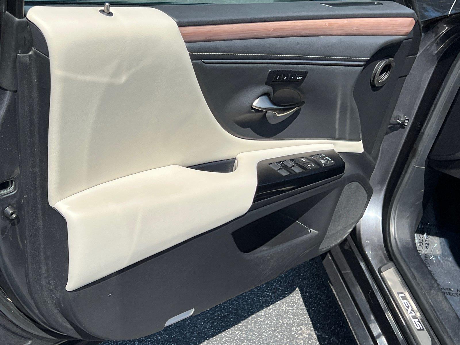 Used 2025 Lexus ES Sedan