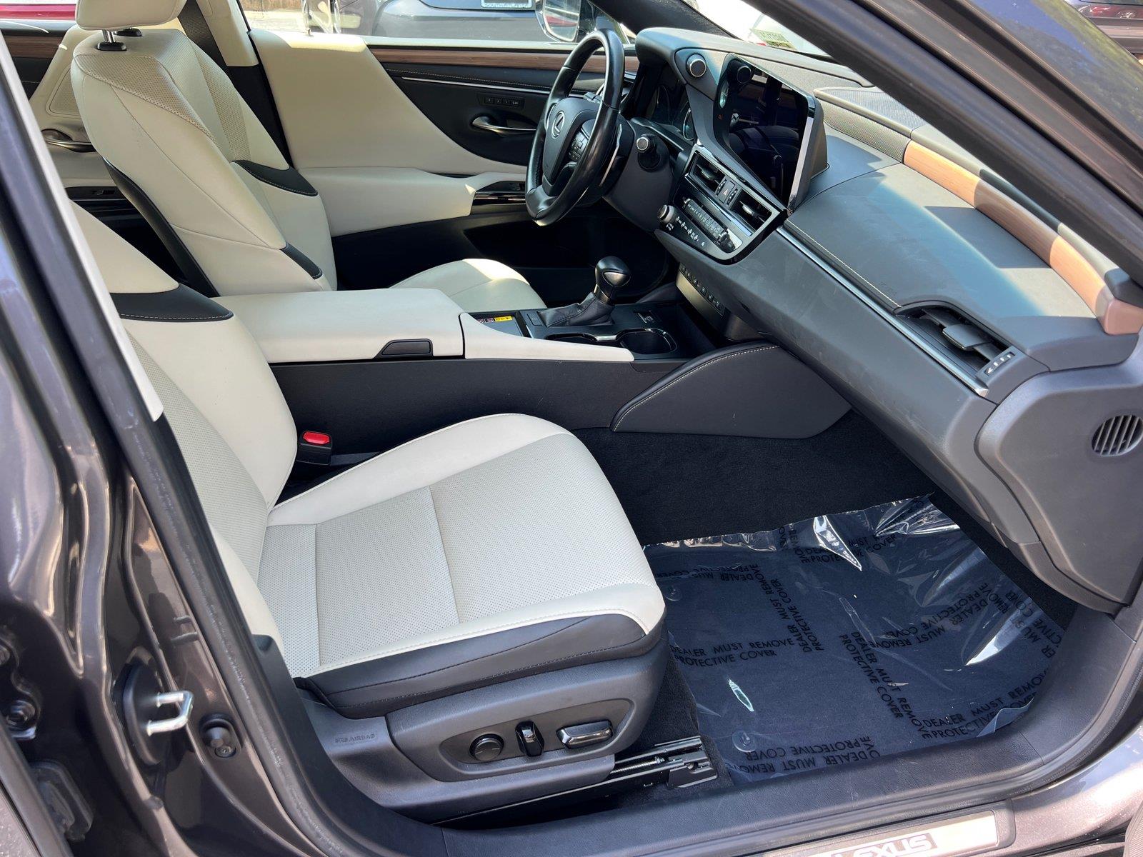 Used 2025 Lexus ES Sedan