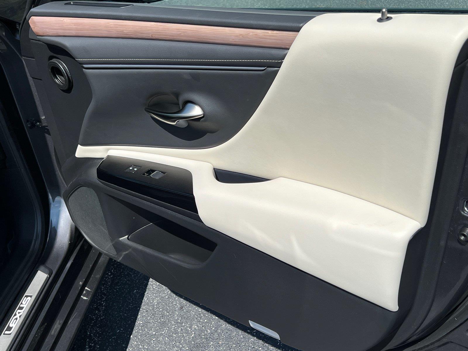 Used 2025 Lexus ES Sedan