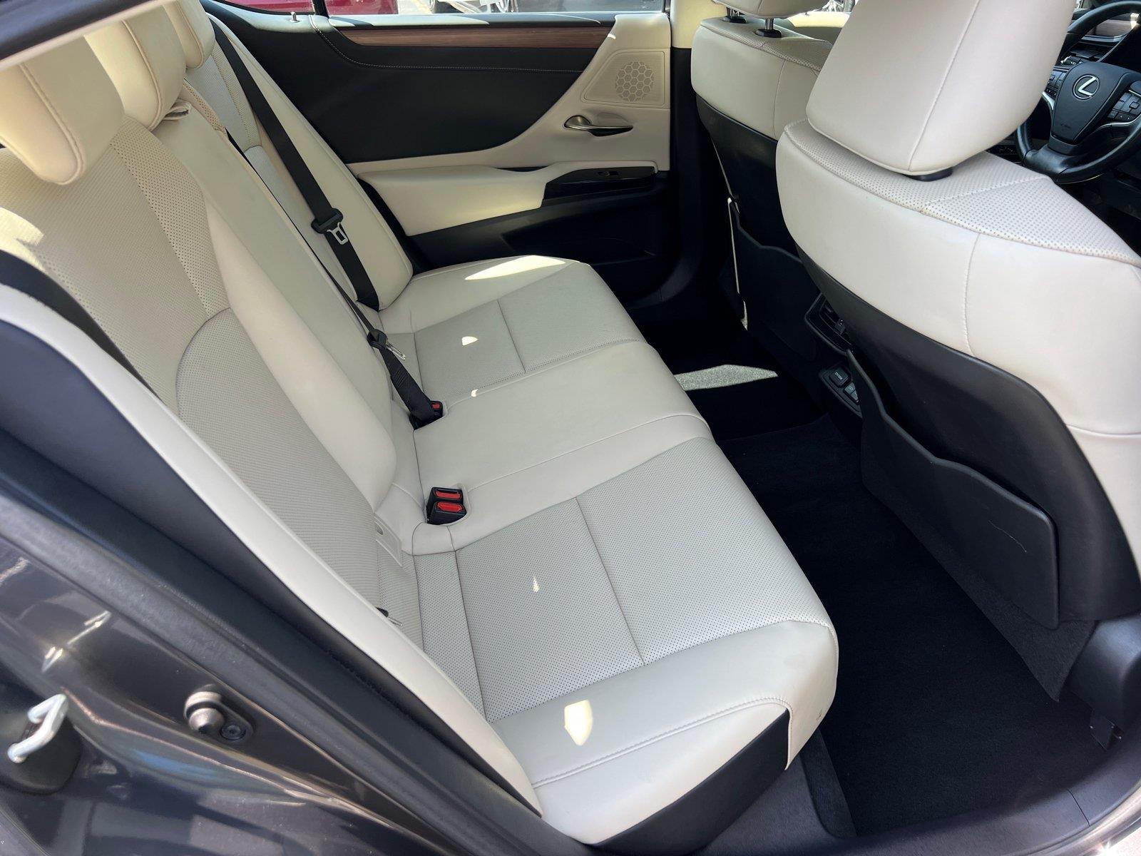 Used 2025 Lexus ES Sedan