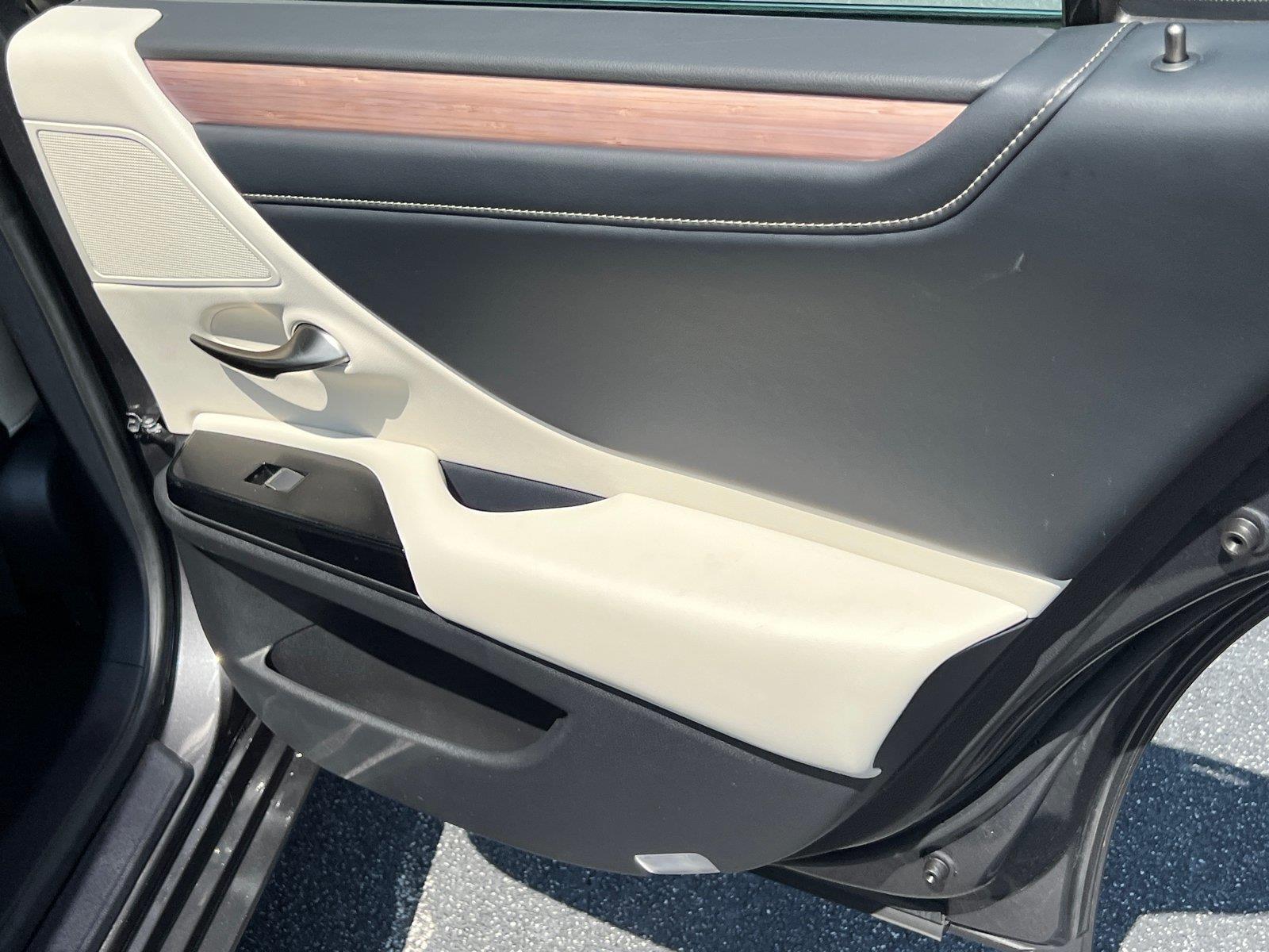 Used 2025 Lexus ES Sedan