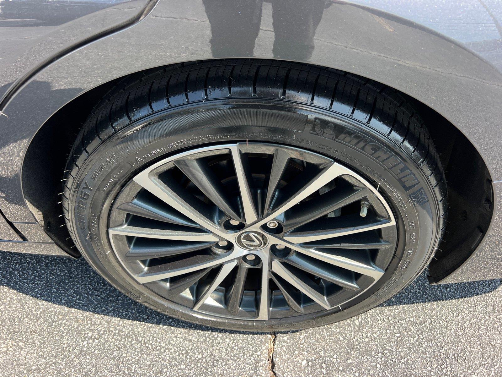 Used 2025 Lexus ES Sedan