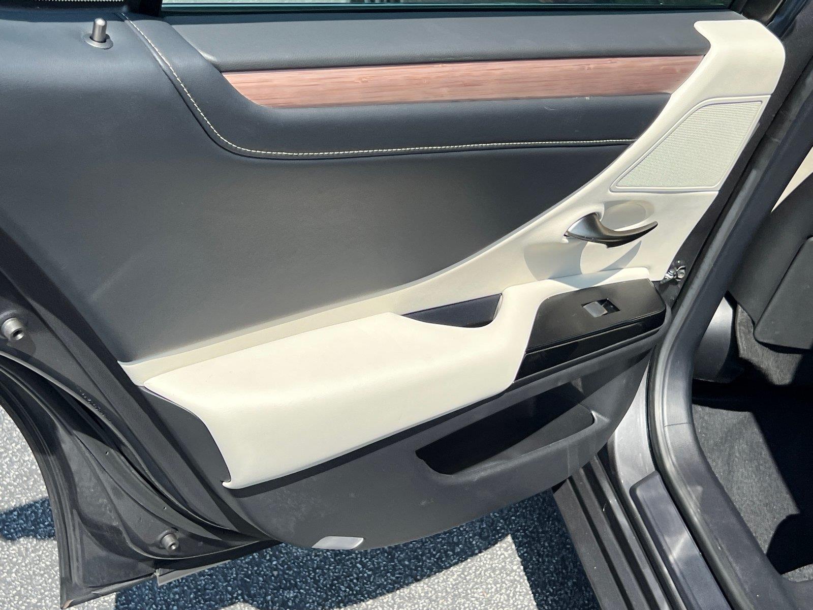 Used 2025 Lexus ES Sedan
