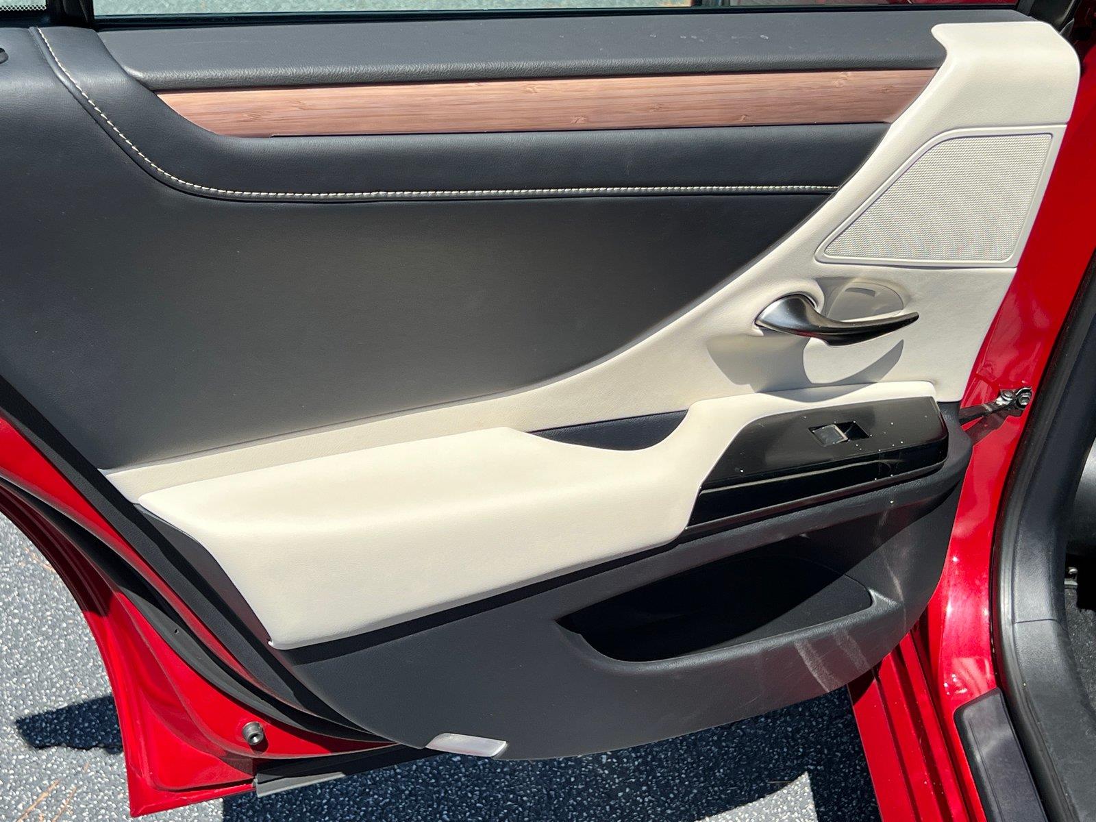 Used 2025 Lexus ES Sedan