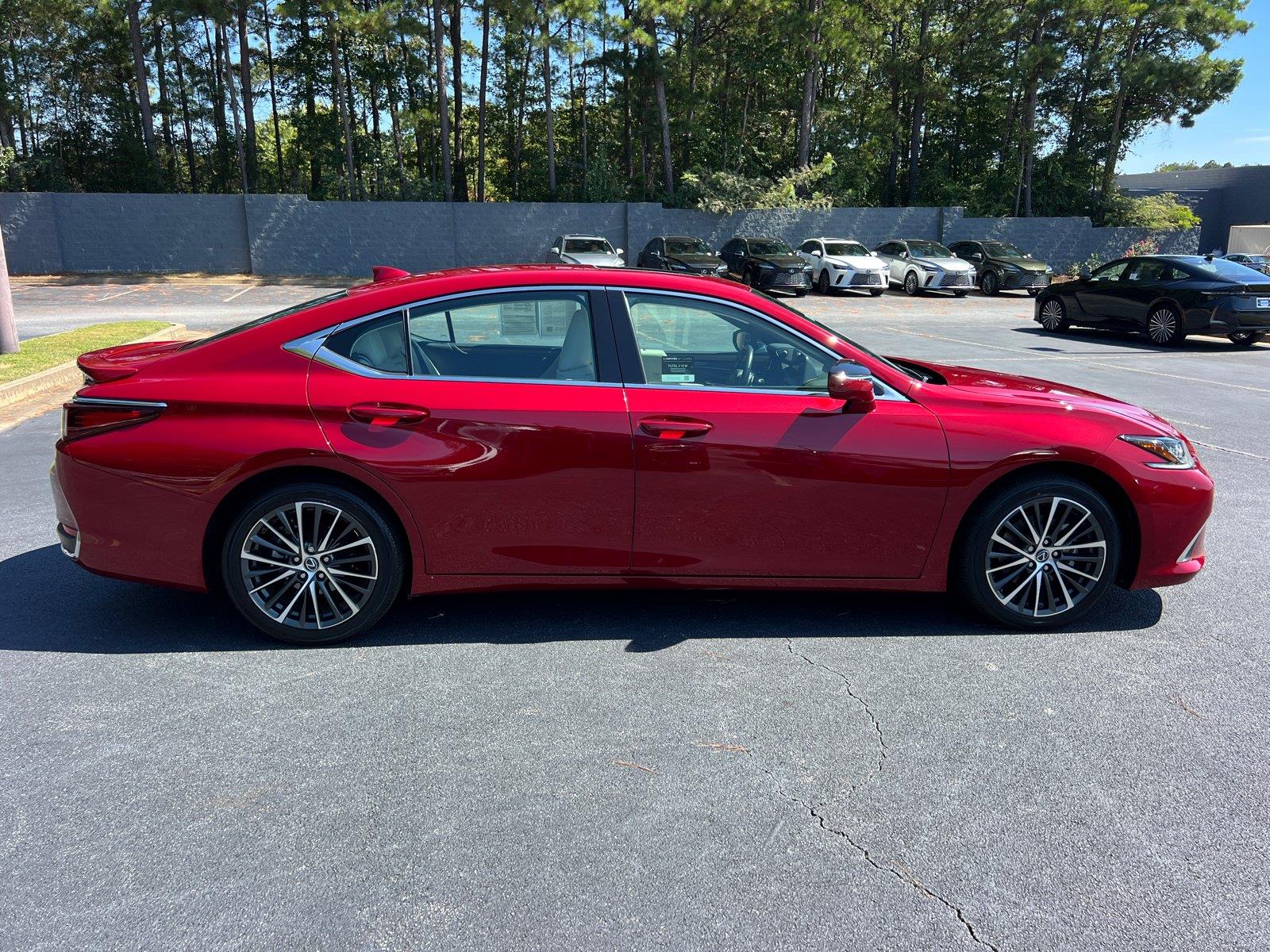Used 2025 Lexus ES Sedan