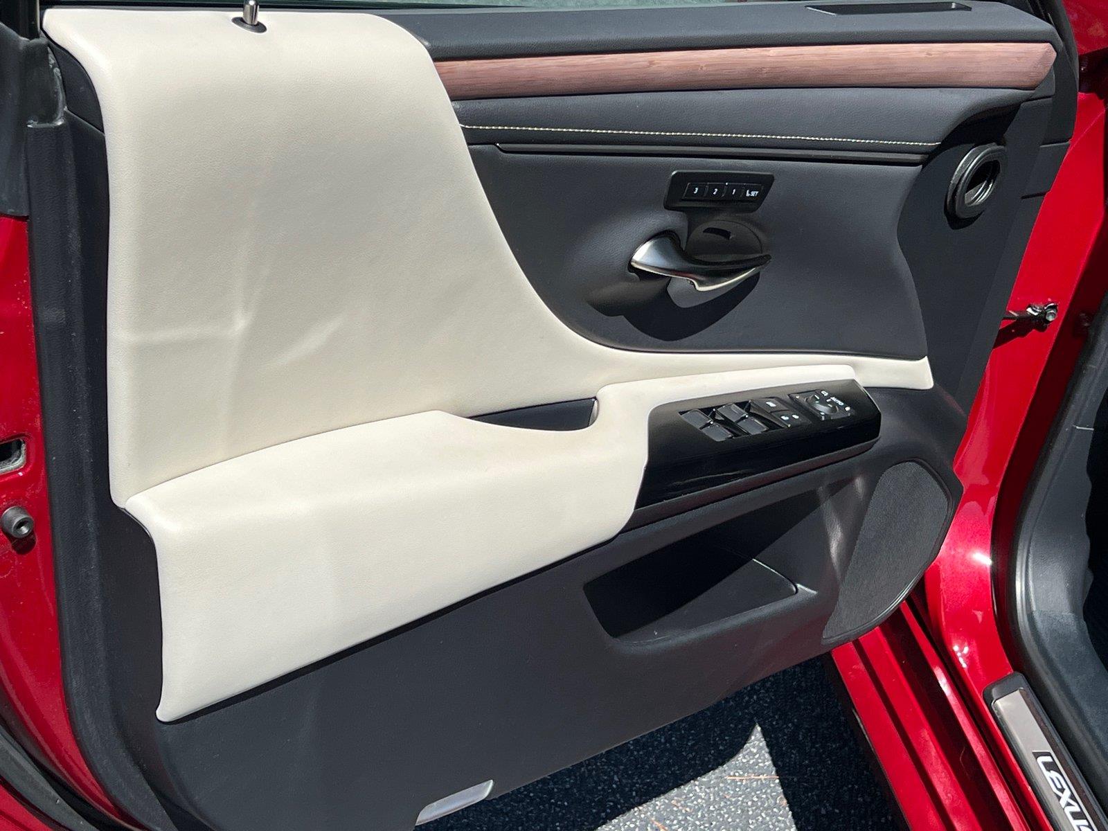 Used 2025 Lexus ES Sedan