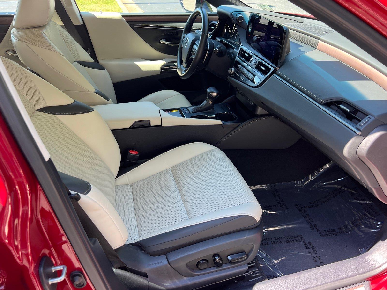 Used 2025 Lexus ES Sedan