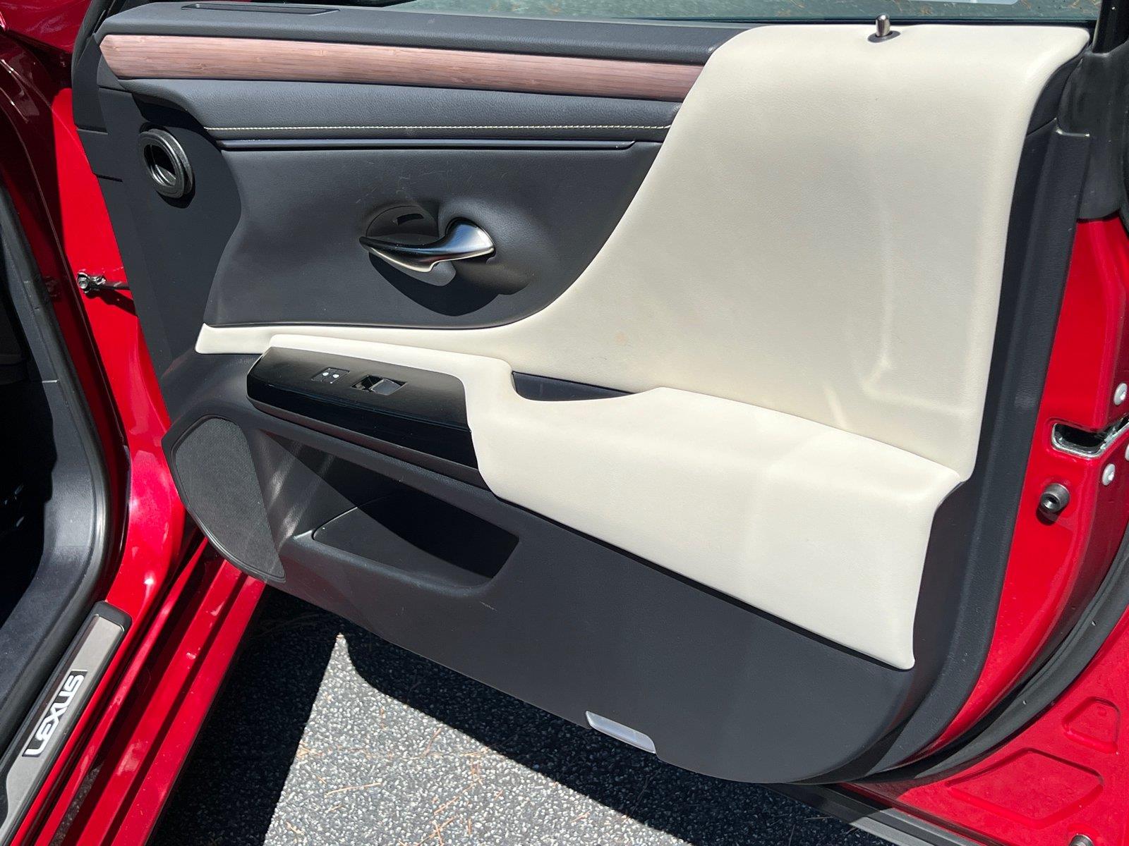 Used 2025 Lexus ES Sedan