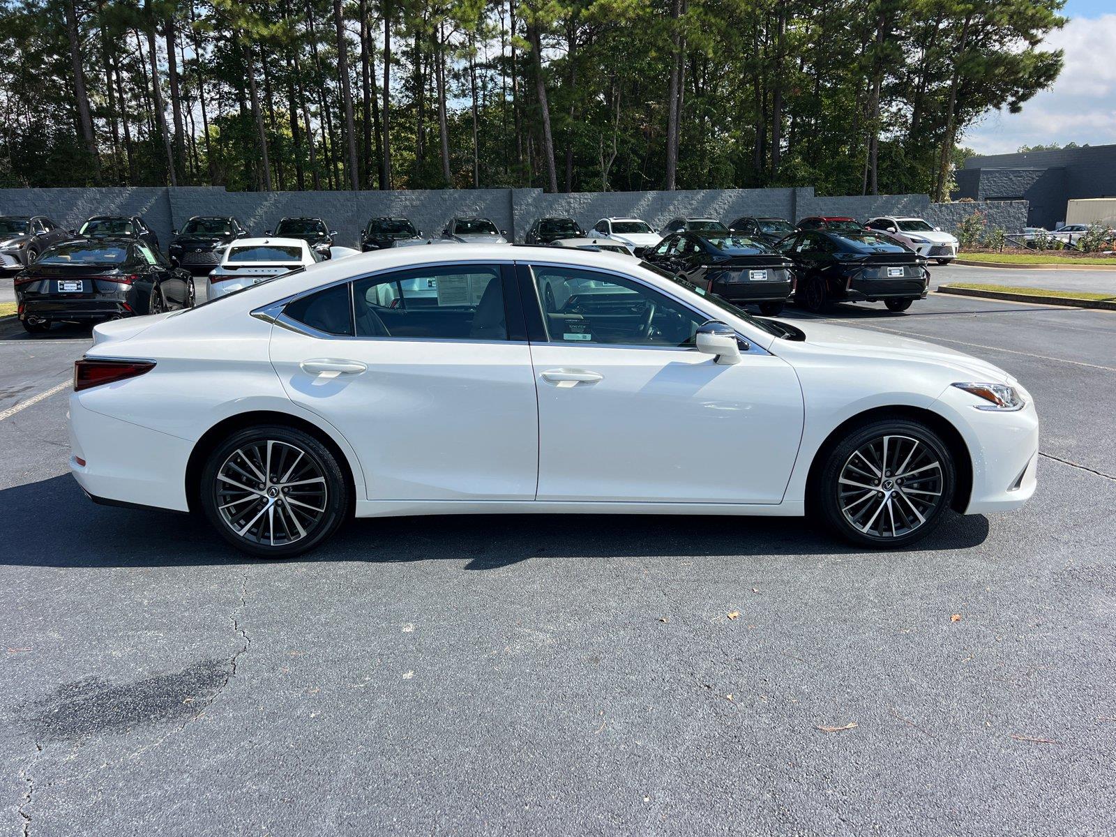 Used 2025 Lexus ES Sedan