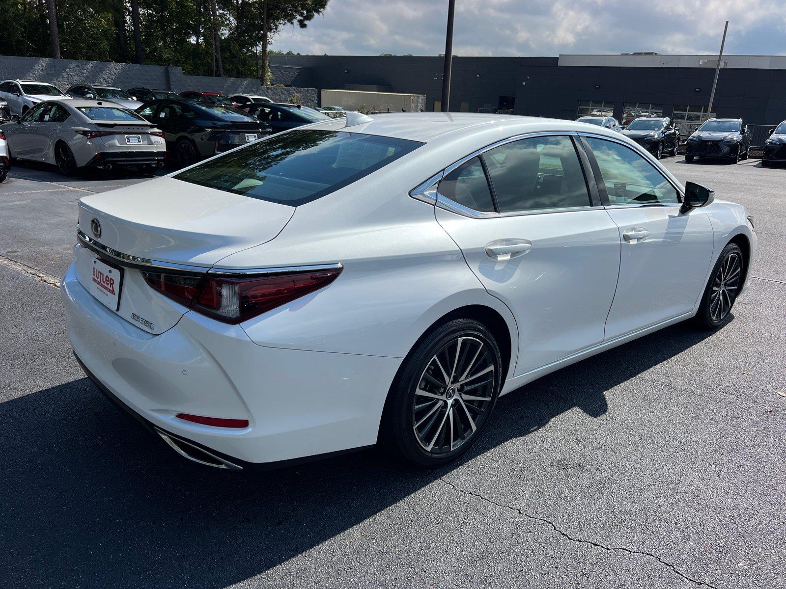 Used 2025 Lexus ES Sedan