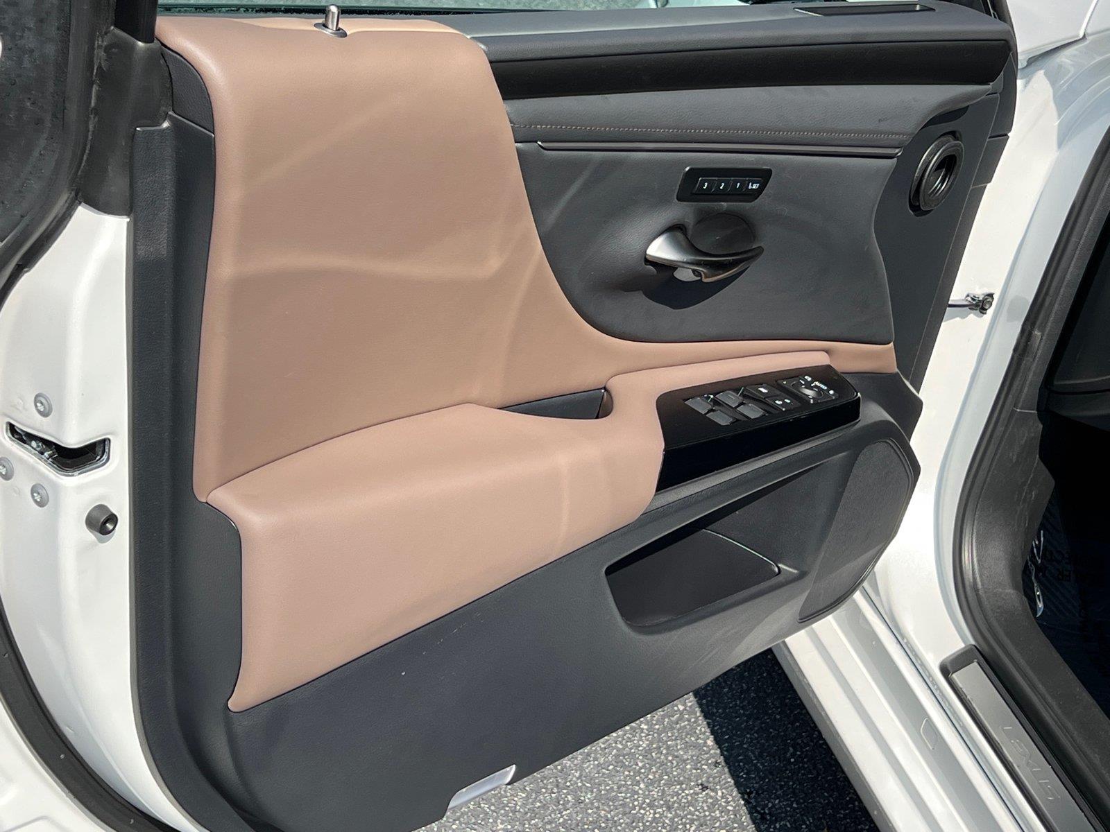 Used 2025 Lexus ES Sedan