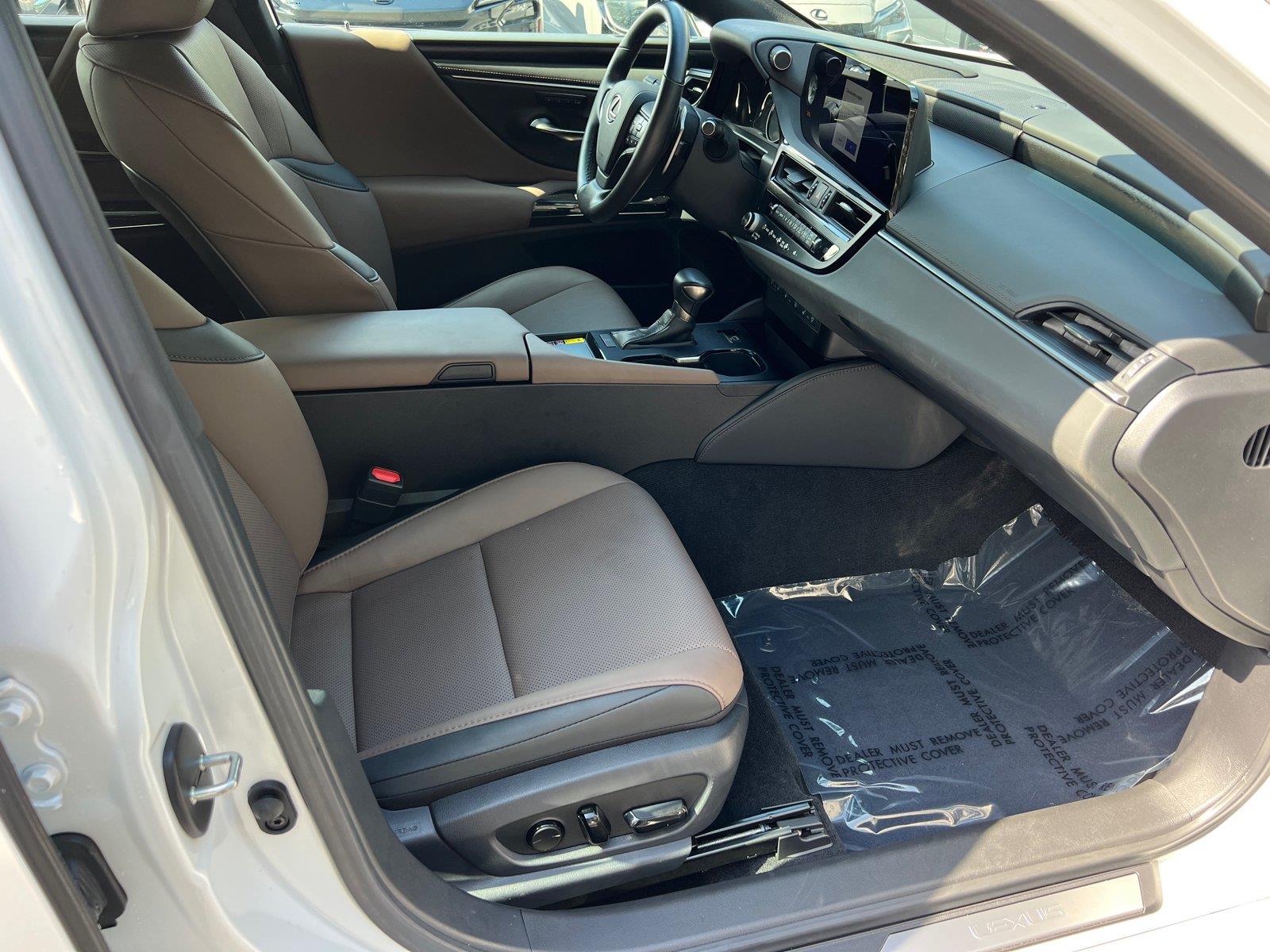 Used 2025 Lexus ES Sedan