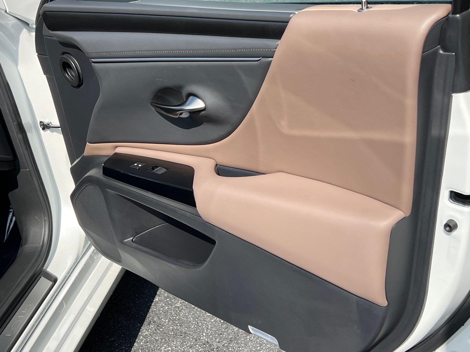 Used 2025 Lexus ES Sedan