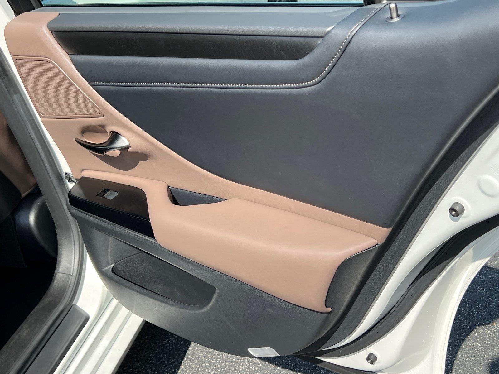 Used 2025 Lexus ES Sedan