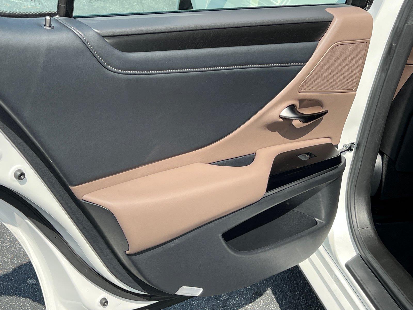 Used 2025 Lexus ES Sedan