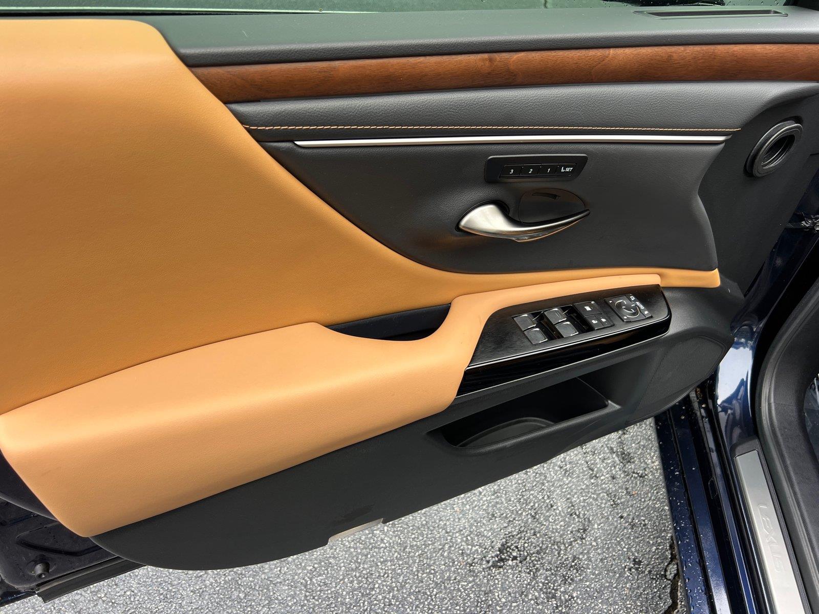 Used 2025 Lexus ES Sedan