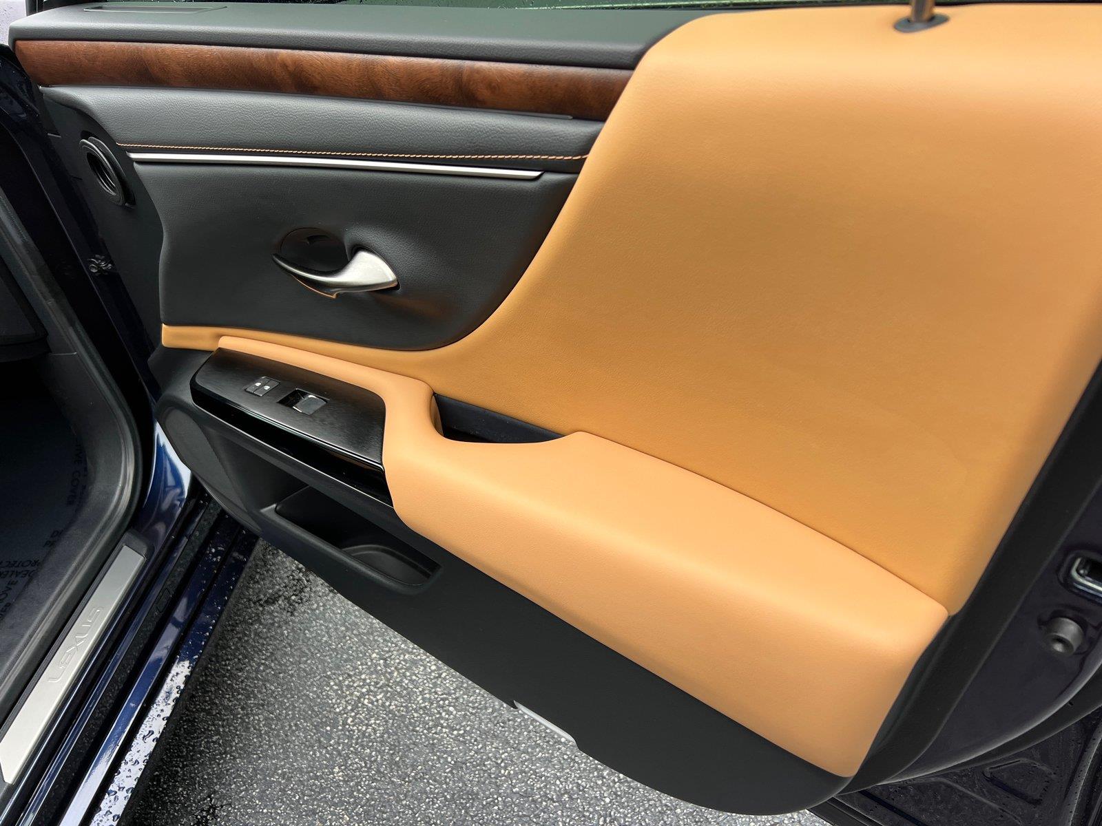 Used 2025 Lexus ES Sedan