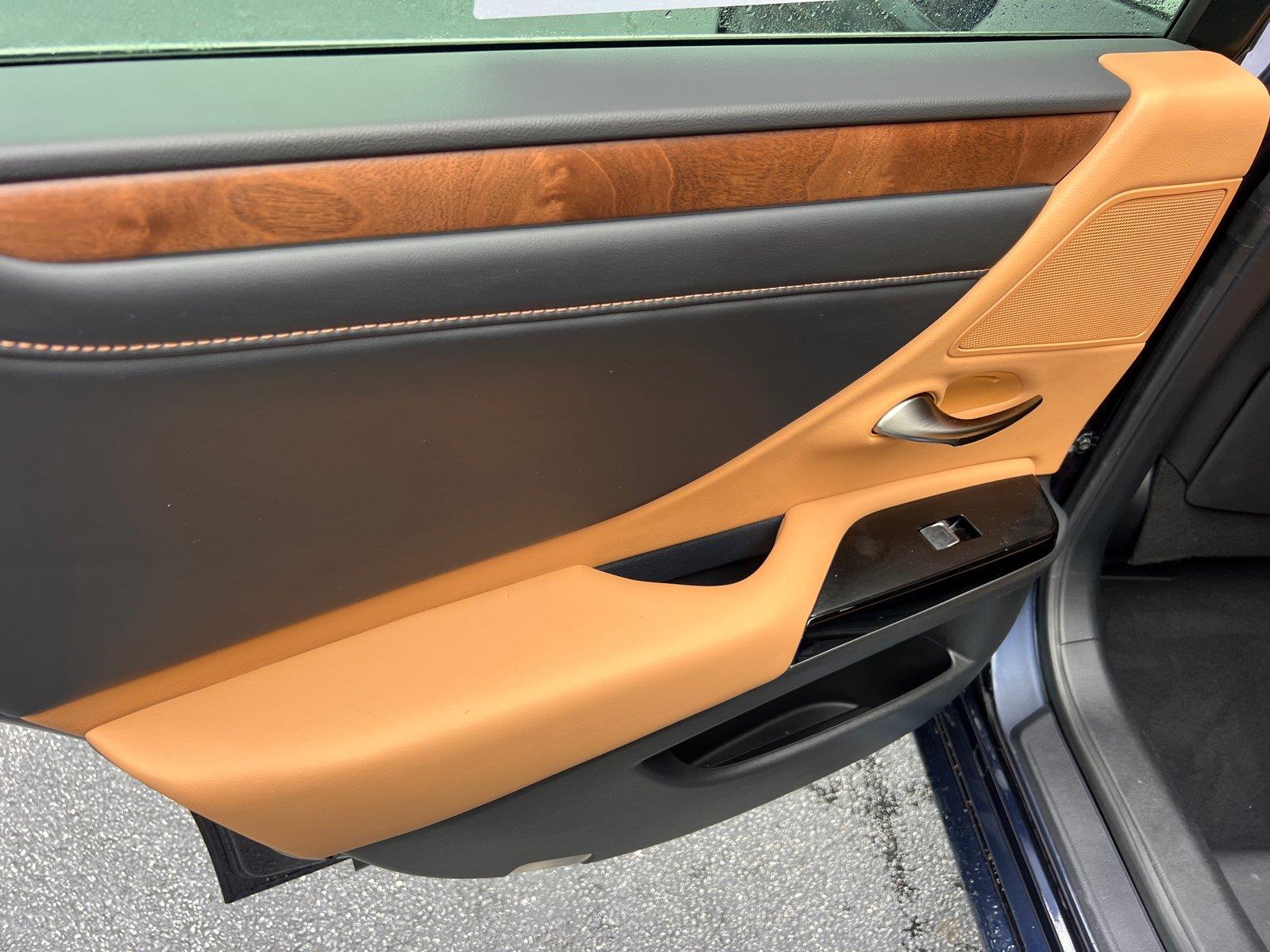 Used 2025 Lexus ES Sedan