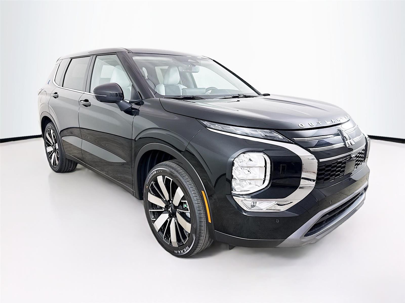 2025 Mitsubishi Outlander SE's photo