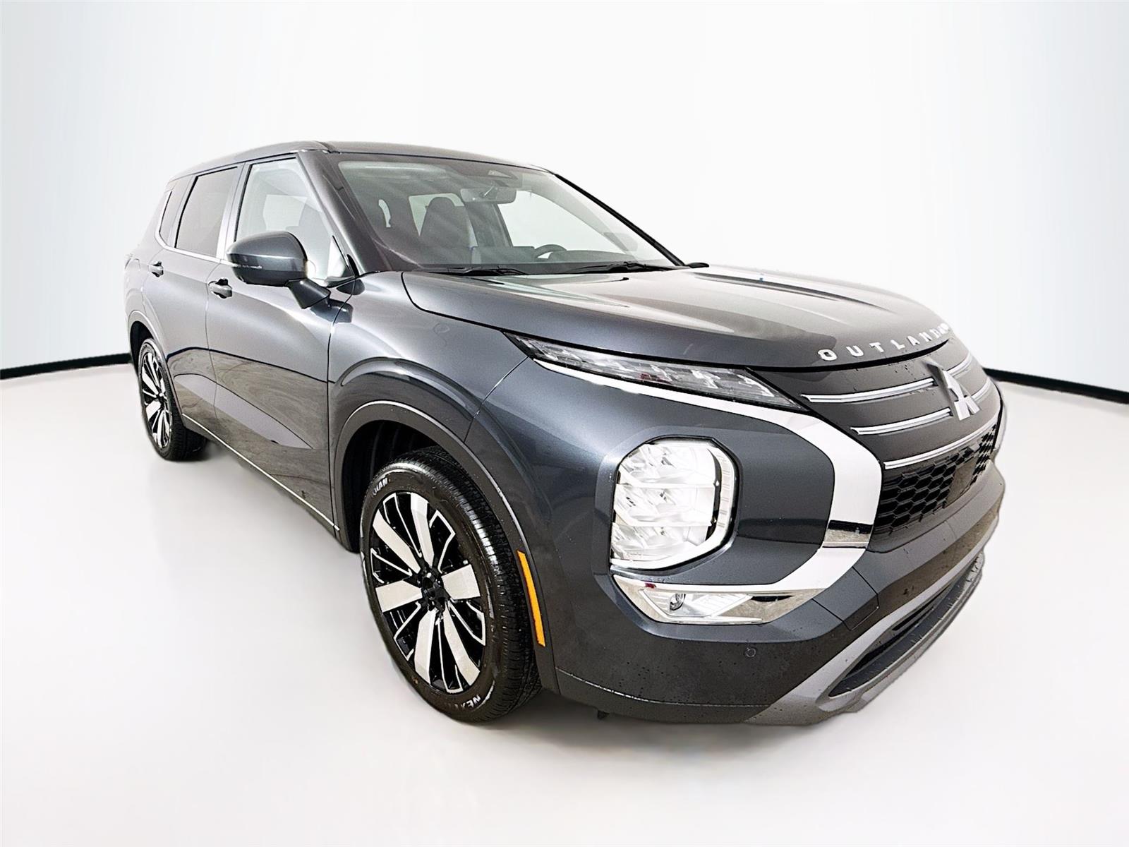 2025 Mitsubishi Outlander SE's photo