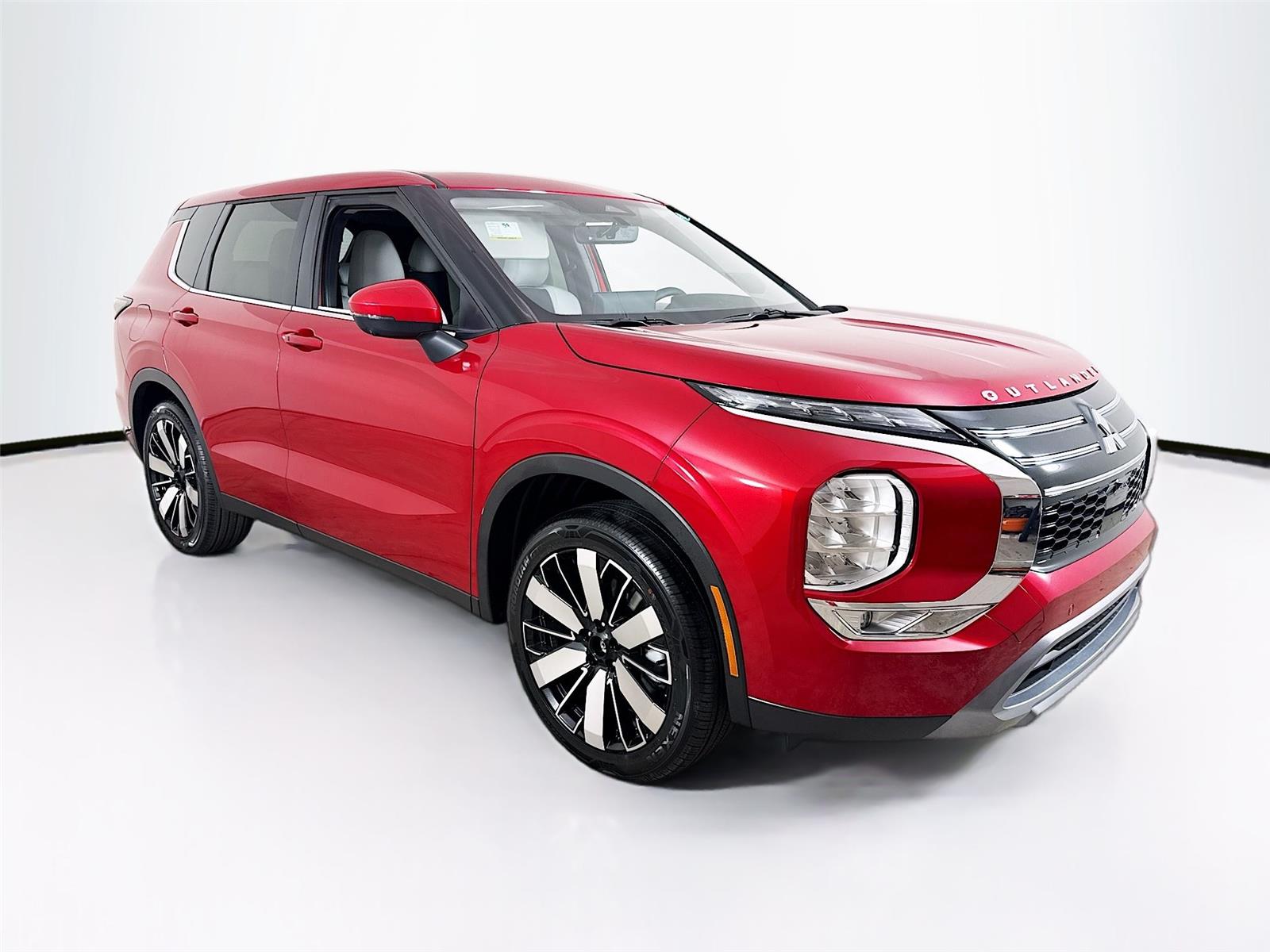 2025 Mitsubishi Outlander SE's photo