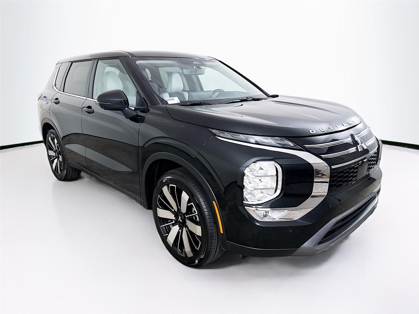 2025 Mitsubishi Outlander SE's photo