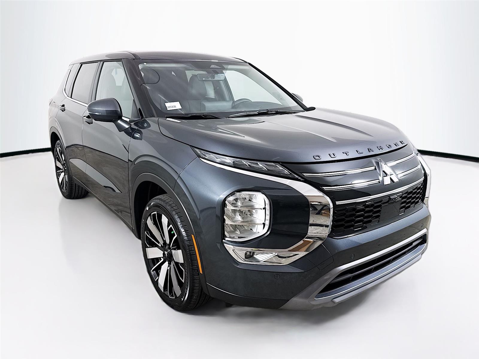 2026 Mitsubishi Outlander SE's photo