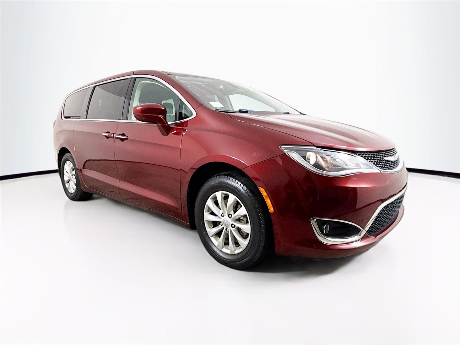 2018 Chrysler Pacifica Touring Plus's photo