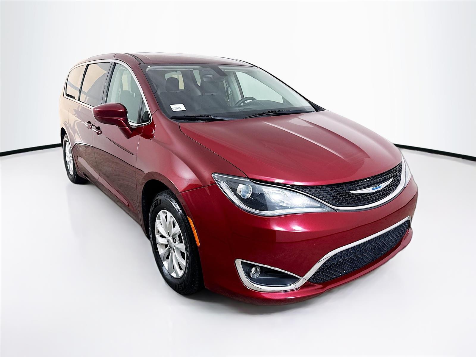 2018 Chrysler Pacifica Touring Plus's photo