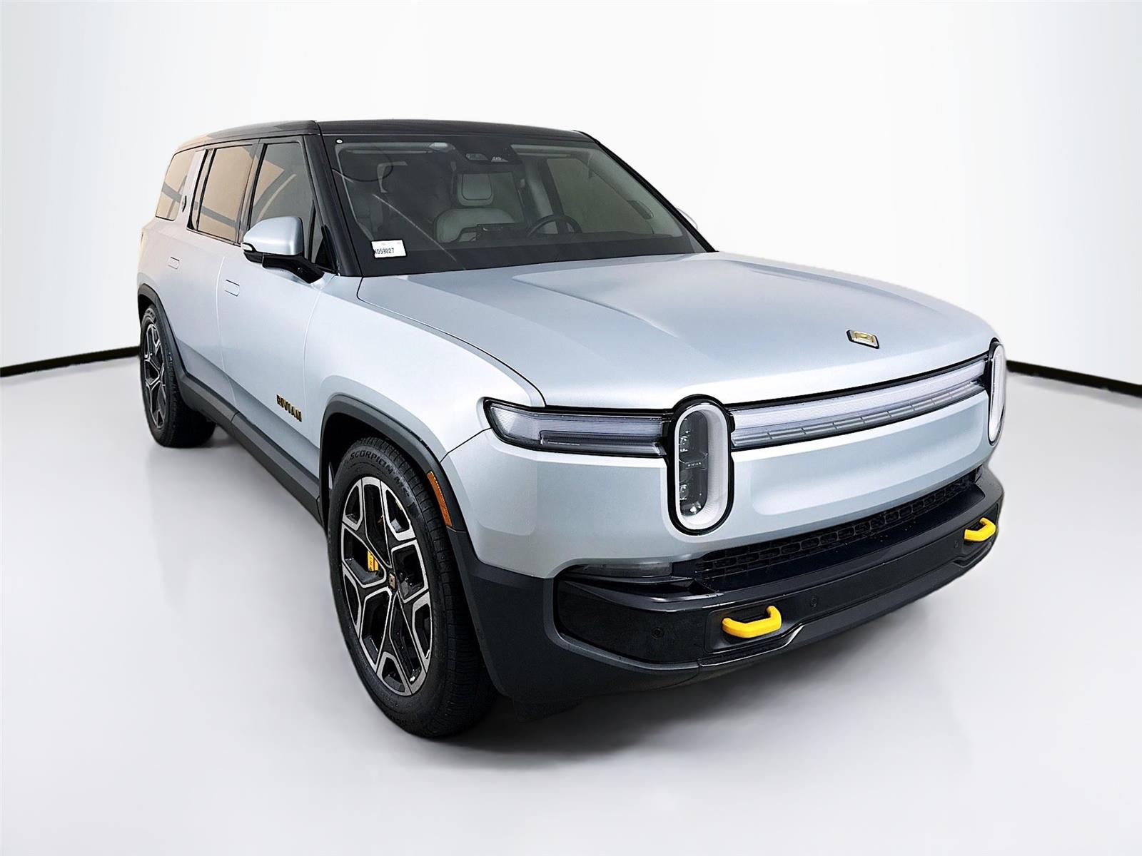 2025 Rivian R1S Ascend's photo