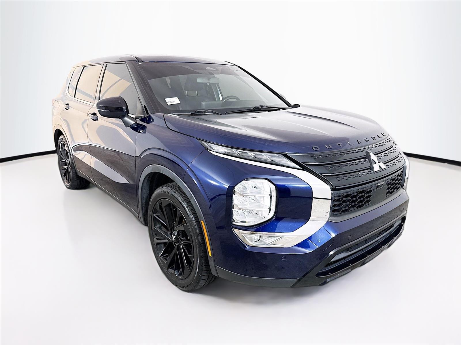 2022 Mitsubishi Outlander Black Edition's photo