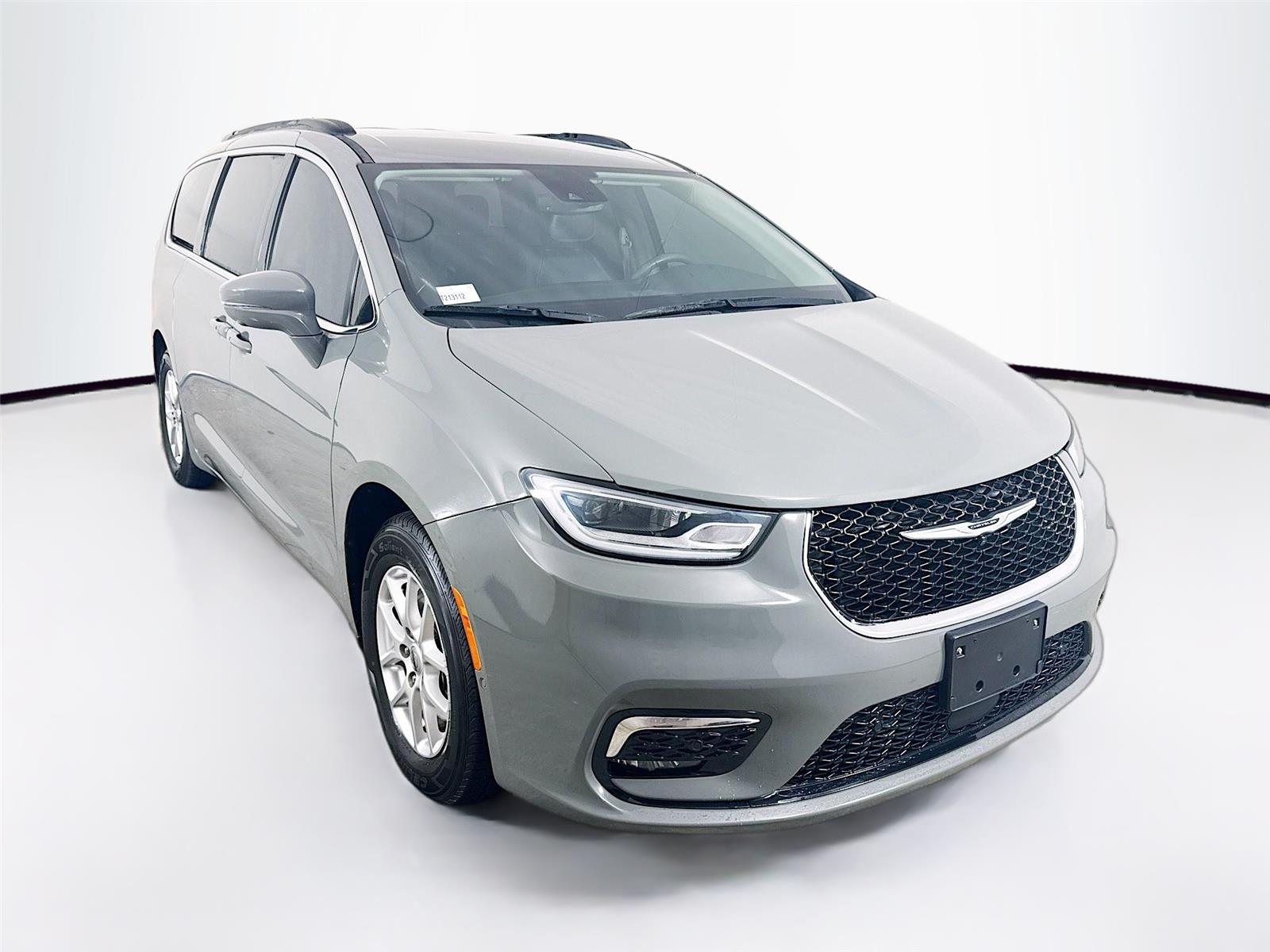 2022 Chrysler Pacifica Touring L's photo