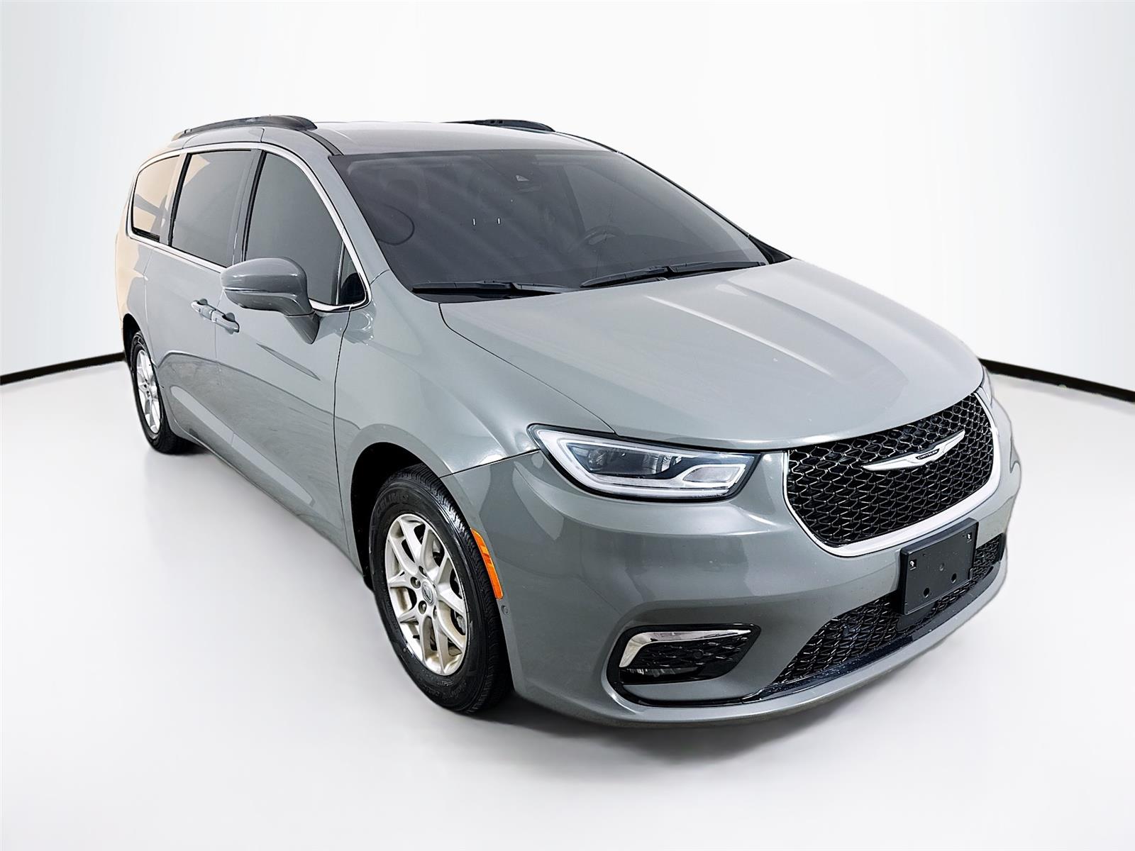 2022 Chrysler Pacifica Touring L's photo