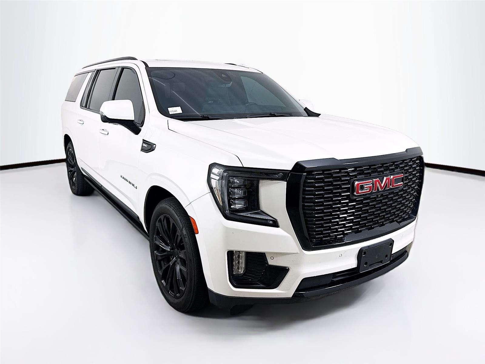 2021 GMC Yukon XL Denali's photo