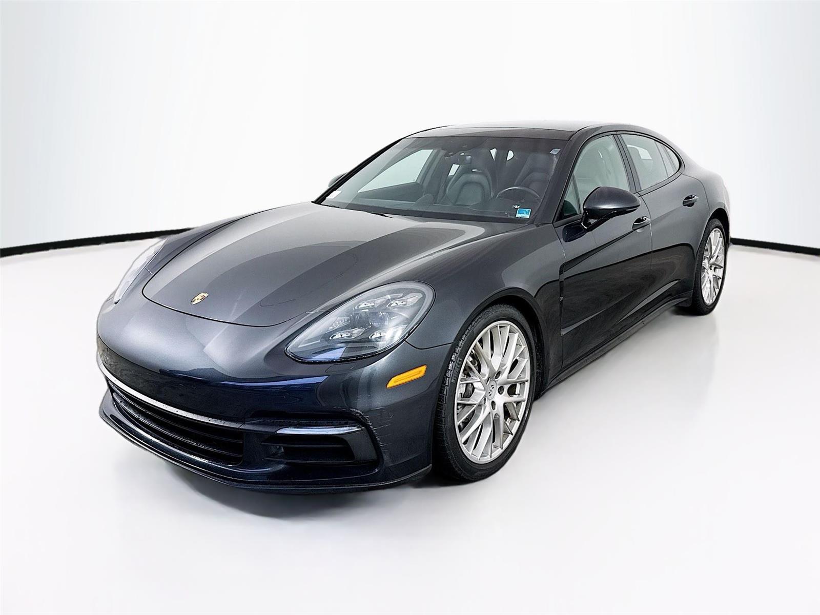 2020 Porsche Panamera Base's photo