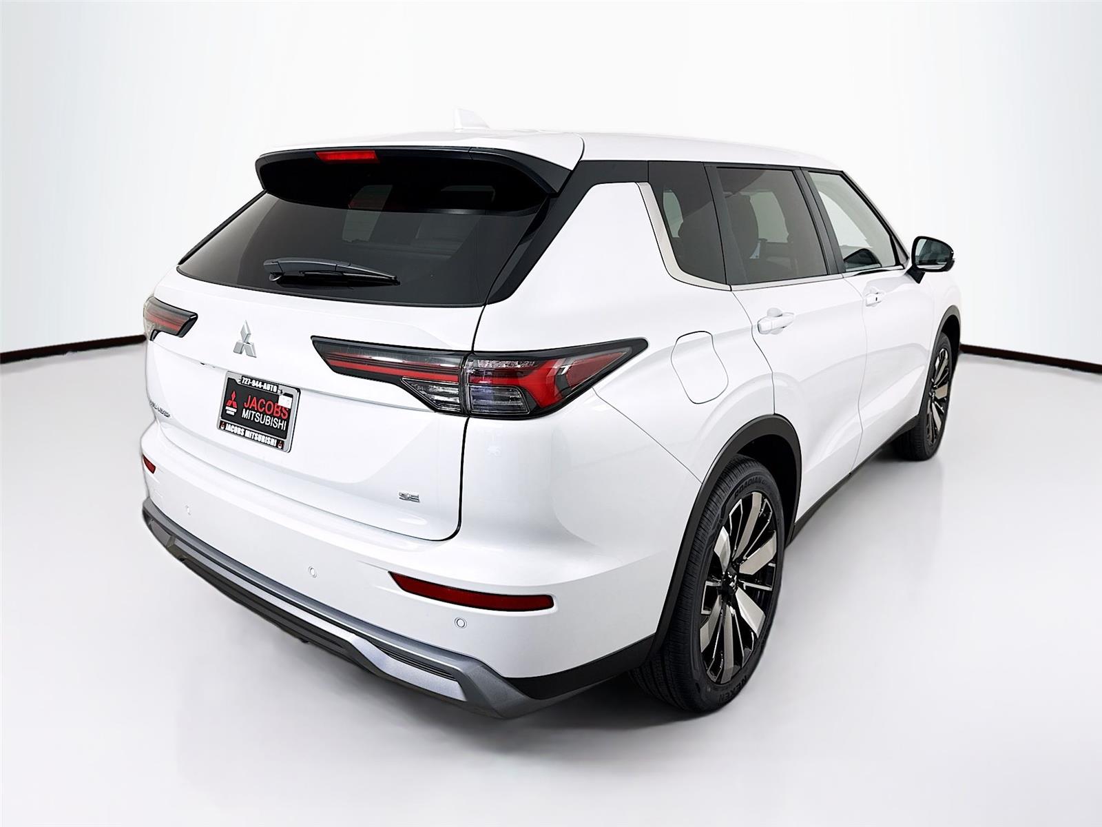 2026 Mitsubishi Outlander SE - Photo 7