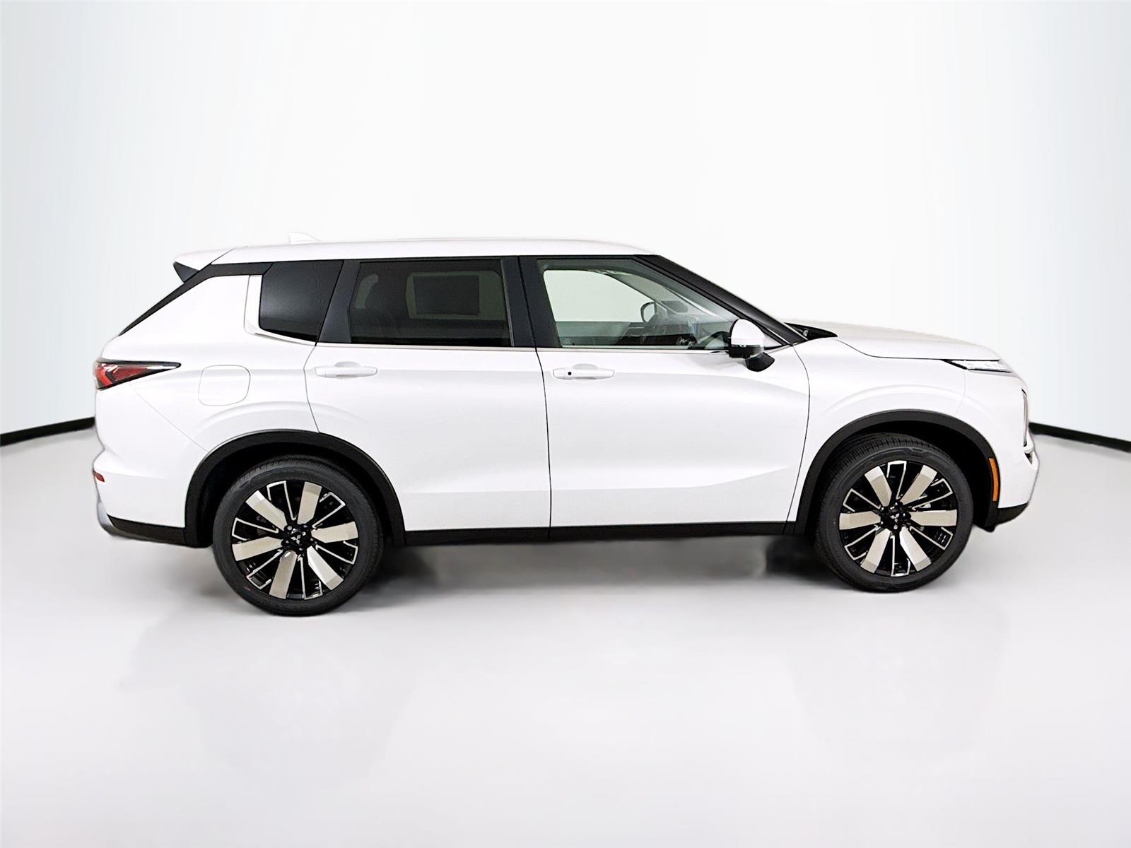 2026 Mitsubishi Outlander SE - Photo 8