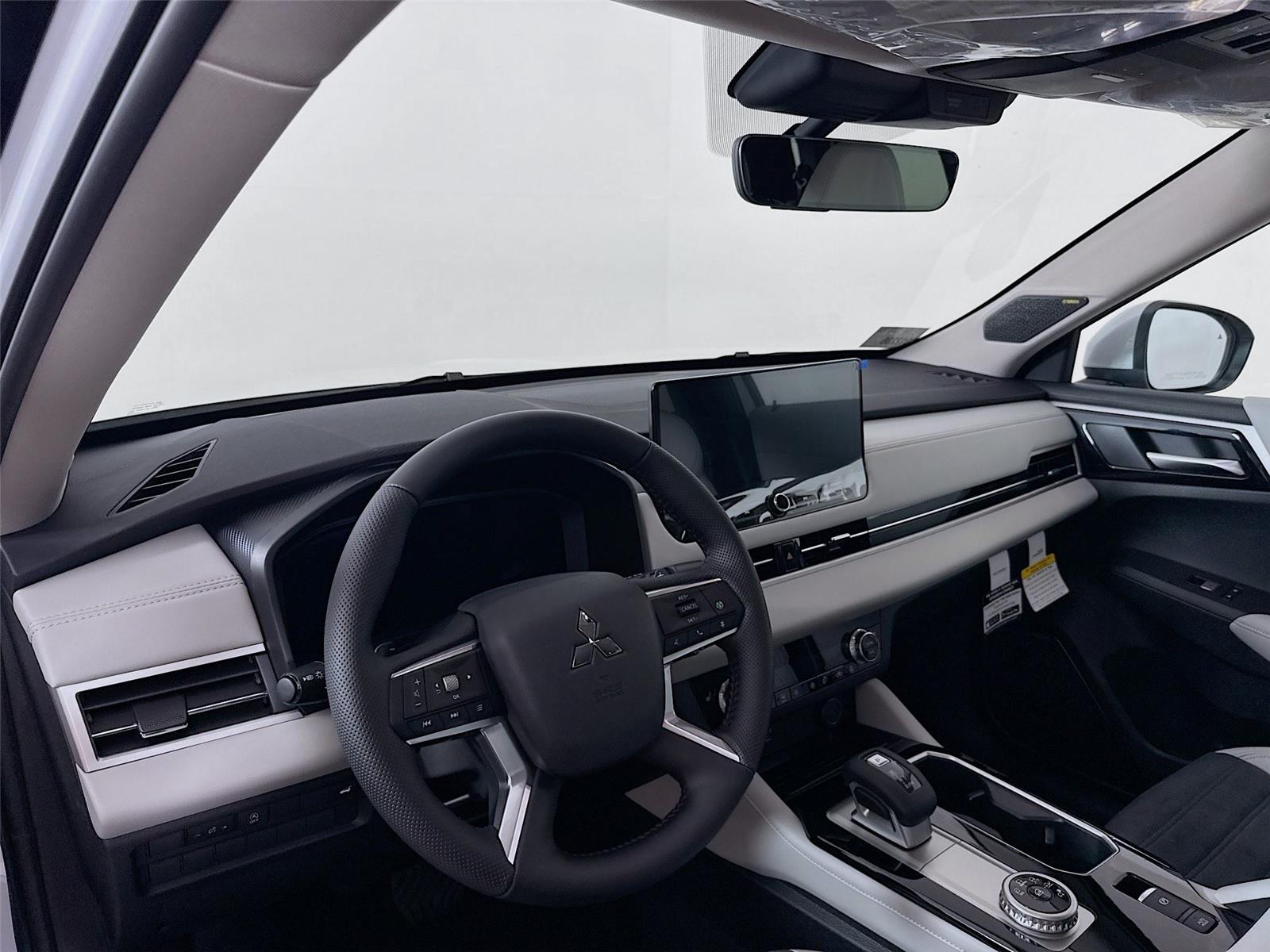 2026 Mitsubishi Outlander SE - Photo 9